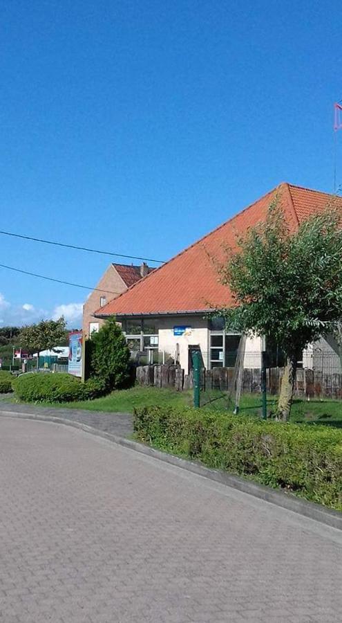 Luxueuze Stacaravan 4Pers Met Terras En Tuintje Bredene Exterior photo